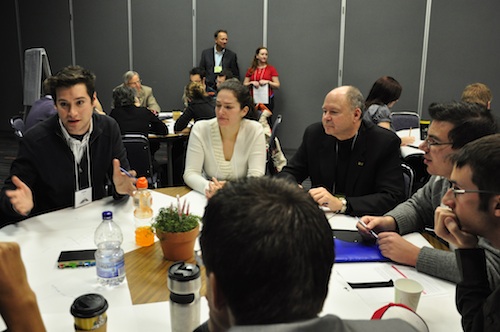 Accompagnés par plusieurs mentors, dont Yvon Bolduc et Jacques Ménard, les jeunes ont cherché des solutions de développement économique pour le Québec. - Photo: N.Falcimaigne