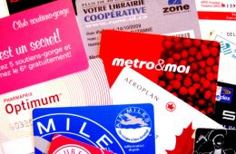 Si l'on n'y prend garde, on risque d'accumuler beaucoup de ces cartes de plastique. Que reprÃ©sentent-elles vraiment? Photo: G.Thibault-Delorme