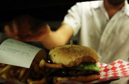 Cette interdiction de mettre quoi que ce soit dans la bouche pendant les heures de lumière et donc de chaleur devient un véritable défi lorsque cuisiner est son métier. Photo: AA.Côté-St-Laurent