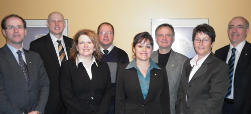 Gaétan Pelletier et Marco Boucher, président et directeur général de la Caisse Desjardins de La Sarre, Geneviève Roy et Jean Bergeron, directrice générale et président de la Caisse populaire Desjardins du Nord du Lac-Abitibi, Chantal Parent et Guy Fortin, directrice générale et président de la Caisse populaire Desjardins du Sud de l’Abitibi-Ouest, Lina Lafrenière et Fernand Major, directrice générale et président de la Caisse Desjardins de Royal-Roussillon.