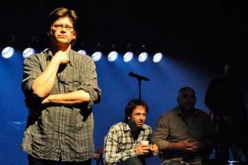Dominic Champagne a rencontrÃ© le public aprÃ¨s la reprÃ©sentation, accompagnÃ© sur scÃ¨ne par les acteurs de la piÃ¨ce. Ici, Mario Saint-Amand et Sylvain Marcel. Photo: N.Falcimaigne