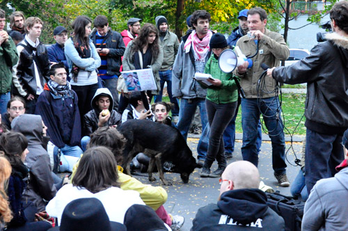 AssemblÃ©e gÃ©nÃ©rale du 15 octobre, premier jour d'occupation. Photos: N.Falcimaigne