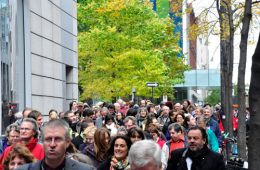 Les participants au FIESS sont descendus dans la rue. Photo: N.Falcimaigne