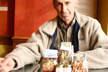 Richard Grondin présente les produits de la Coopérative de solidarité multiressources l’Union de Laforce. Photo: P.Charlebois