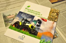 Le guide Biocarburants ou bioénergies? Vers une solution coopérative, publié en 2011 par le Conseil québécois de la coopération et de la mutualité (CQCM), en partenariat avec la CDR Bas-Saint-Laurent/Côte-Nord, Nature Québec, la Fédération québécoise des coopératives forestières (FQCF) et la Coop Fédérée, fait état des plus récents projets en la matière. Photo: Nicolas Falcimaigne