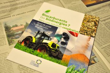 Le guide Biocarburants ou bioénergies? Vers une solution coopérative, publié en 2011 par le Conseil québécois de la coopération et de la mutualité (CQCM), en partenariat avec la CDR Bas-Saint-Laurent/Côte-Nord, Nature Québec, la Fédération québécoise des coopératives forestières (FQCF) et la Coop Fédérée, fait état des plus récents projets en la matière. Photo: Nicolas Falcimaigne