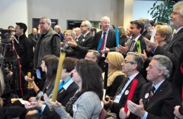 Les participants ont vibrÃ© au rythme de la musique composÃ©e spÃ©cialement pour l'occasion par le groupe montrÃ©alais Samajam, qui s'est produit en direct Ã  Ottawa. Photo: Nicolas Falcimaigne