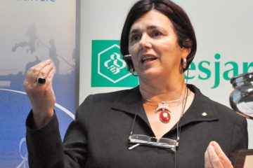 HÃ©lÃ¨ne Simard, prÃ©sidente-directrice gÃ©nÃ©rale du Conseil quÃ©bÃ©cois de la coopÃ©ration et de la mutualitÃ© (CQCM), a rÃ©sumÃ© la journÃ©e aux participants en lanÃ§ant un appel Ã  la mobilisation. Photo: N.Falcimaigne