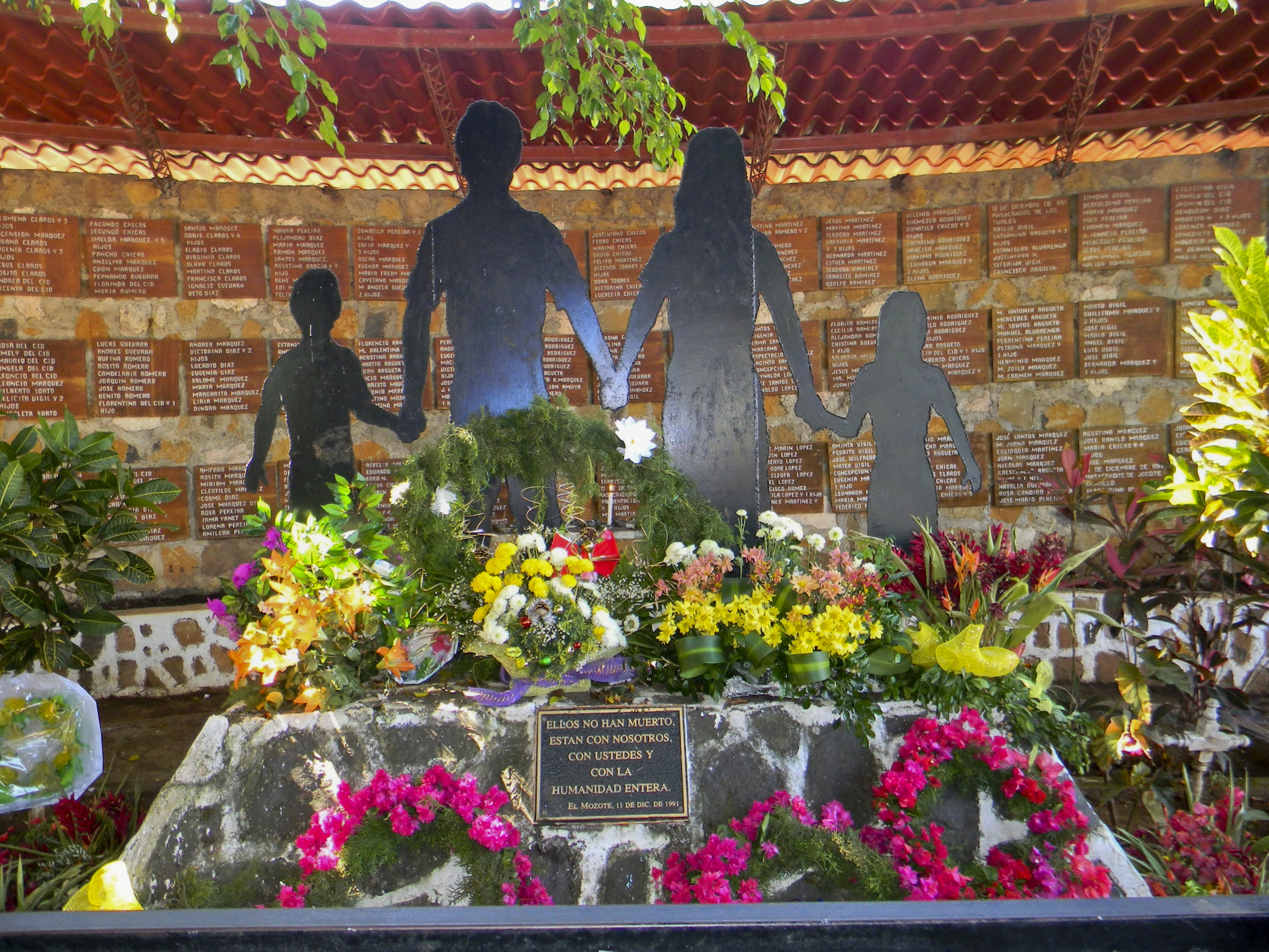 salvador-monument_morts_el-mozote_canton-la-joya