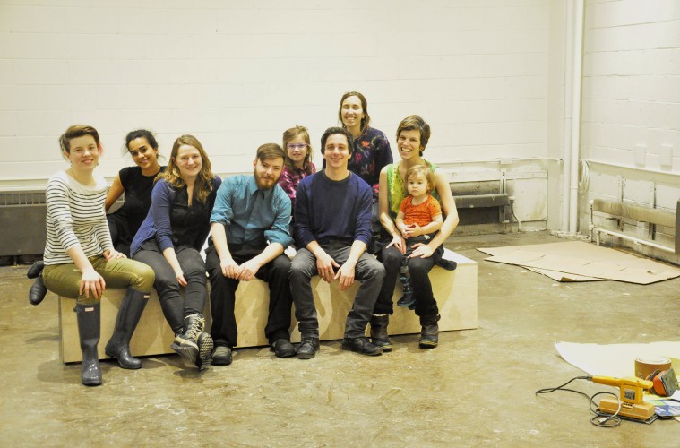 De gauche Ã  droite: GeneviÃ¨ve BÃ©gin, Isabel Kastrup (2e rangÃ©e), GaÃ«lle GÃ©nÃ©reux, Nicolas Martel, Vicent Chapdeleine, Alice Chipot (2e rengÃ©e) et Gabriela de Andrade avec ses deux enfants.