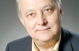 Raymond Corriveau est co-président d’honneur de la Coopérative de journalisme indépendant, éditeur du journal Ensemble. Il a été président du Conseil de presse du Québec de 2004 à 2009.