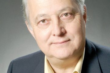 Raymond Corriveau est co-président d’honneur de la Coopérative de journalisme indépendant, éditeur du journal Ensemble. Il a été président du Conseil de presse du Québec de 2004 à 2009.